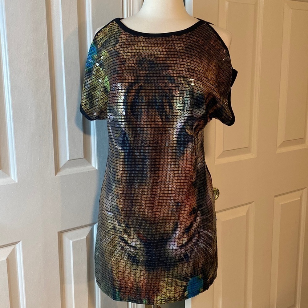 Tiger 🐅 Cold Shoulder Bathing Suit Coverup Size Medium in Like New Condition